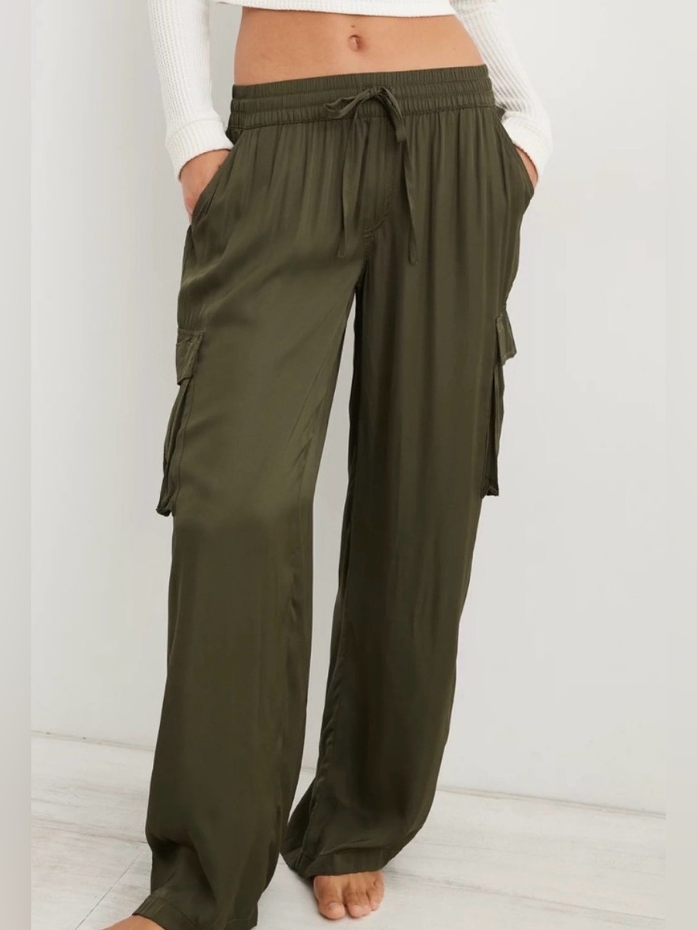 Aerie shine satin wide leg cargo pants green size medium